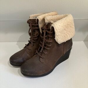Uggs ZEA platform suede leather like new condition size 9